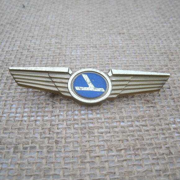 Vintage Plastic Eastern Airlines Souvenir Jr. Pilot Wings Pin - Picture 1 of 10